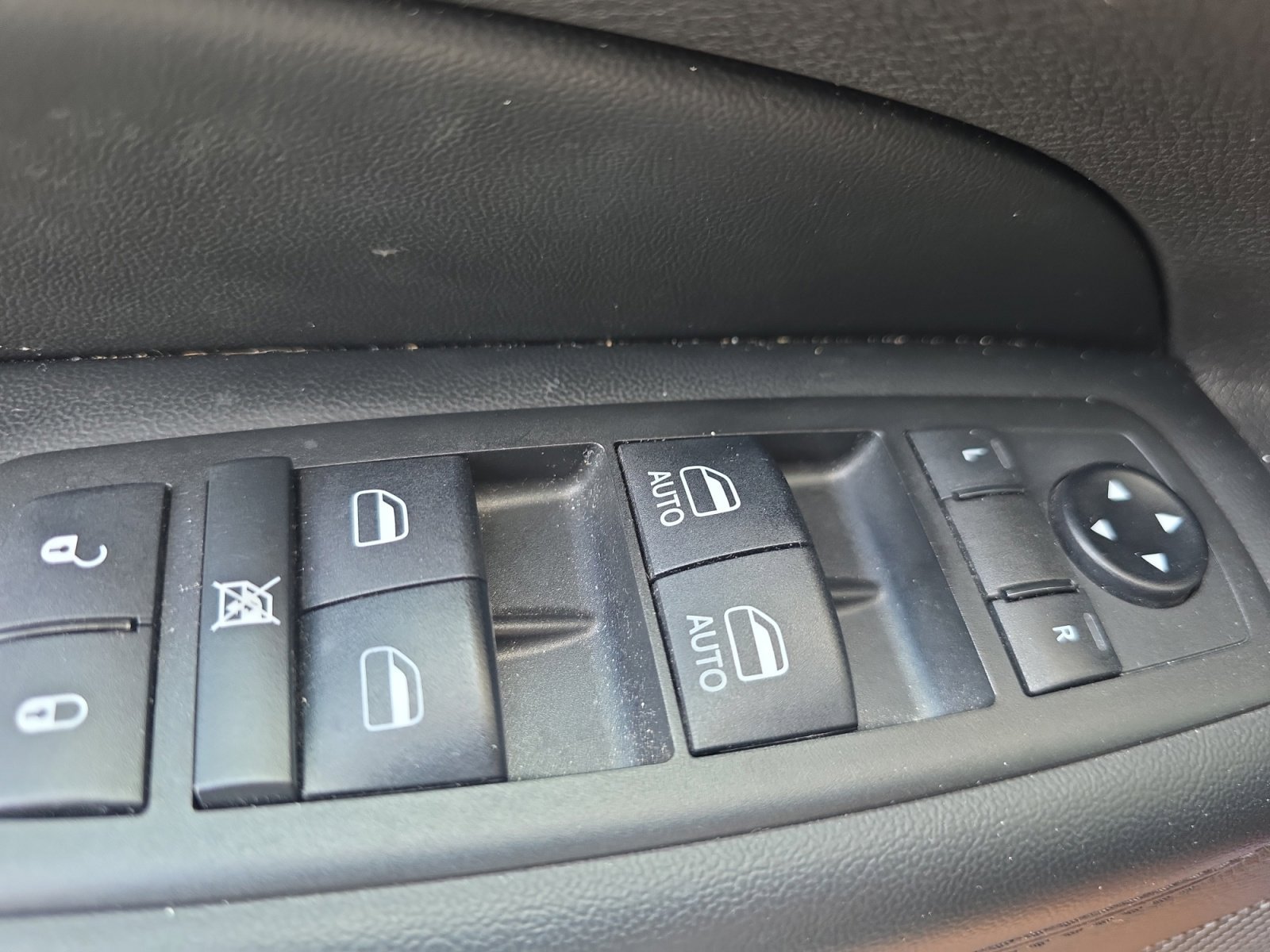 Used 2019 Bright White Clearcoat Jeep Altitude image 26