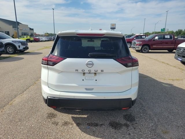 Used 2025 White Nissan SV image 21