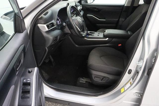 2025 Toyota Highlander LE - Photo 14