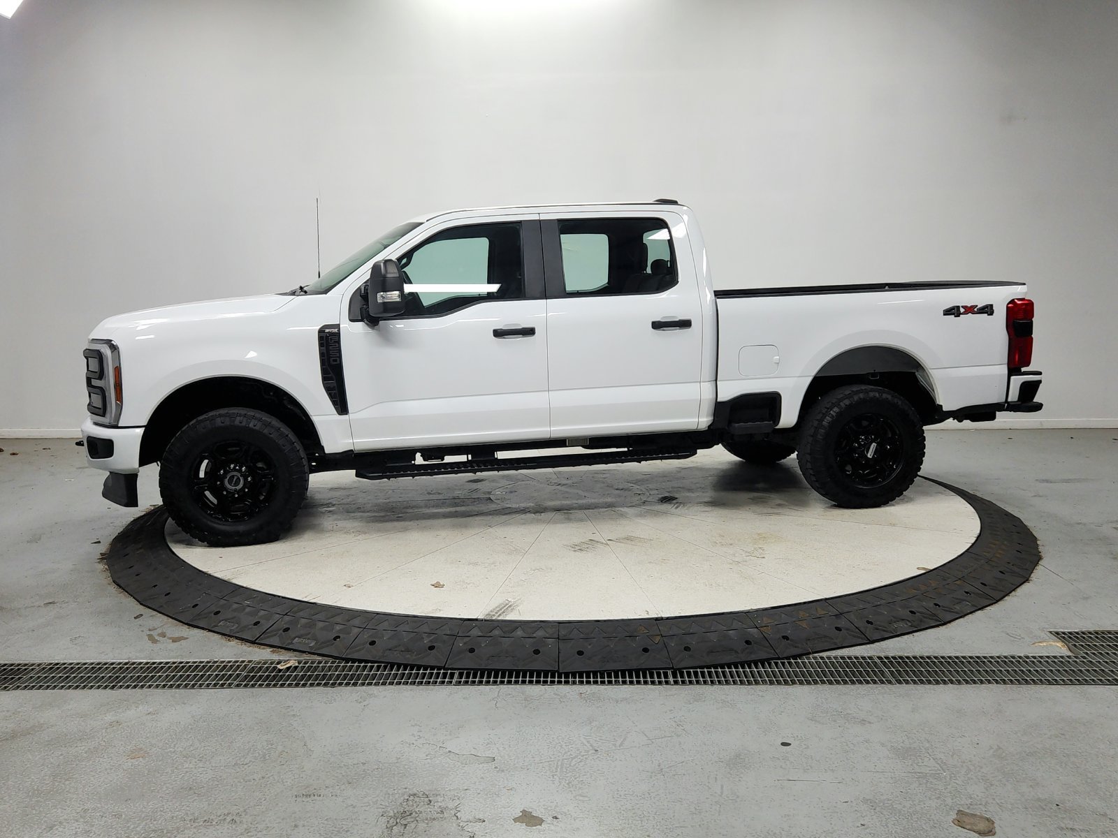 Used 2023 Oxford White Ford XL image 5