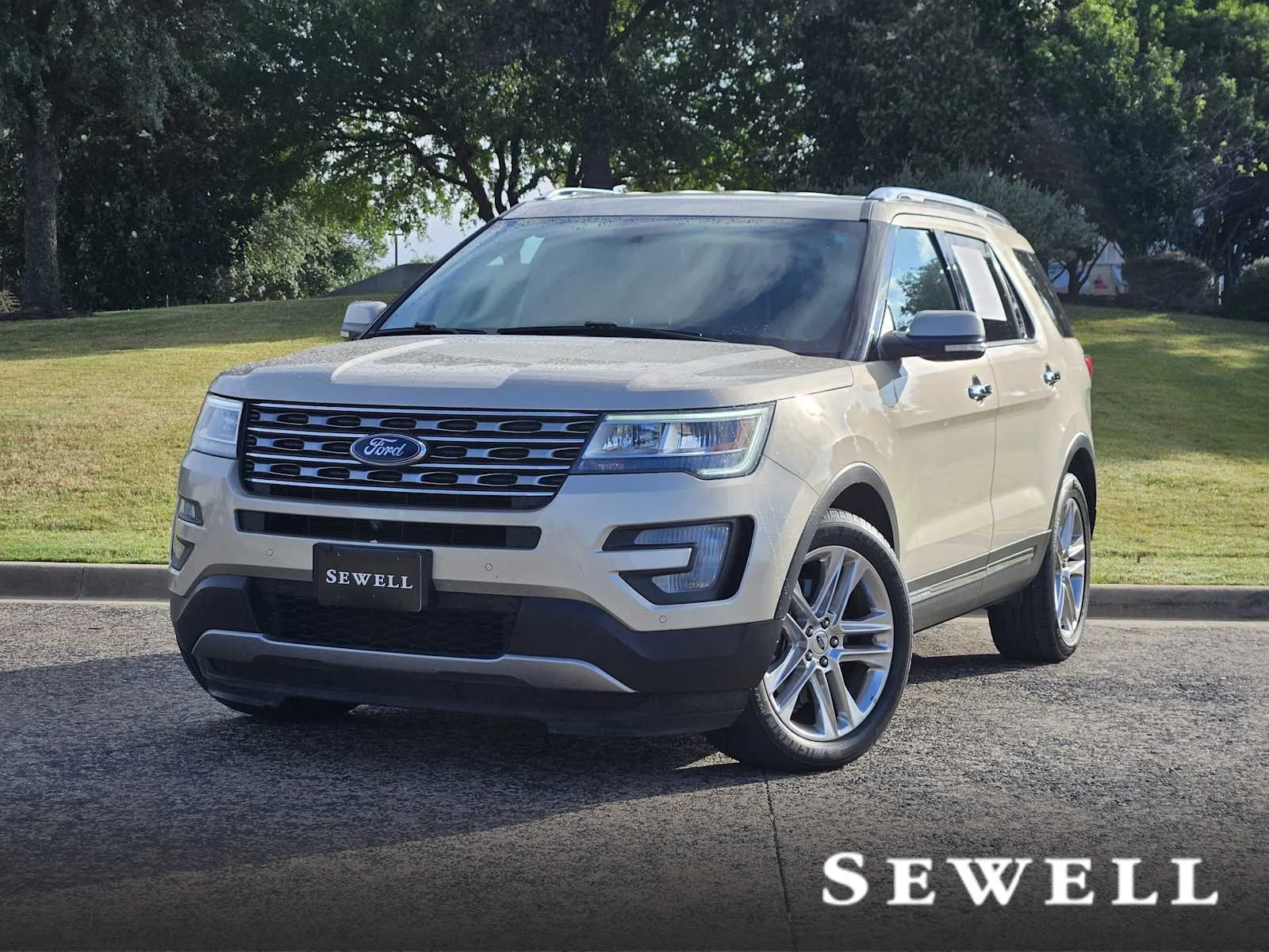 2017 Ford Explorer Limited FWD's photo
