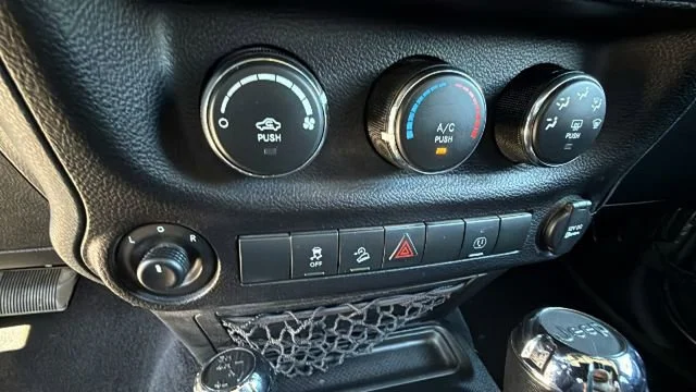 Used 2018 Gray Jeep Sahara 4x4 image 14