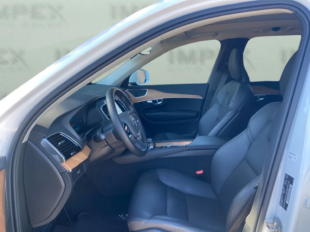 Used 2024  Volvo Plus Bright Theme image 9