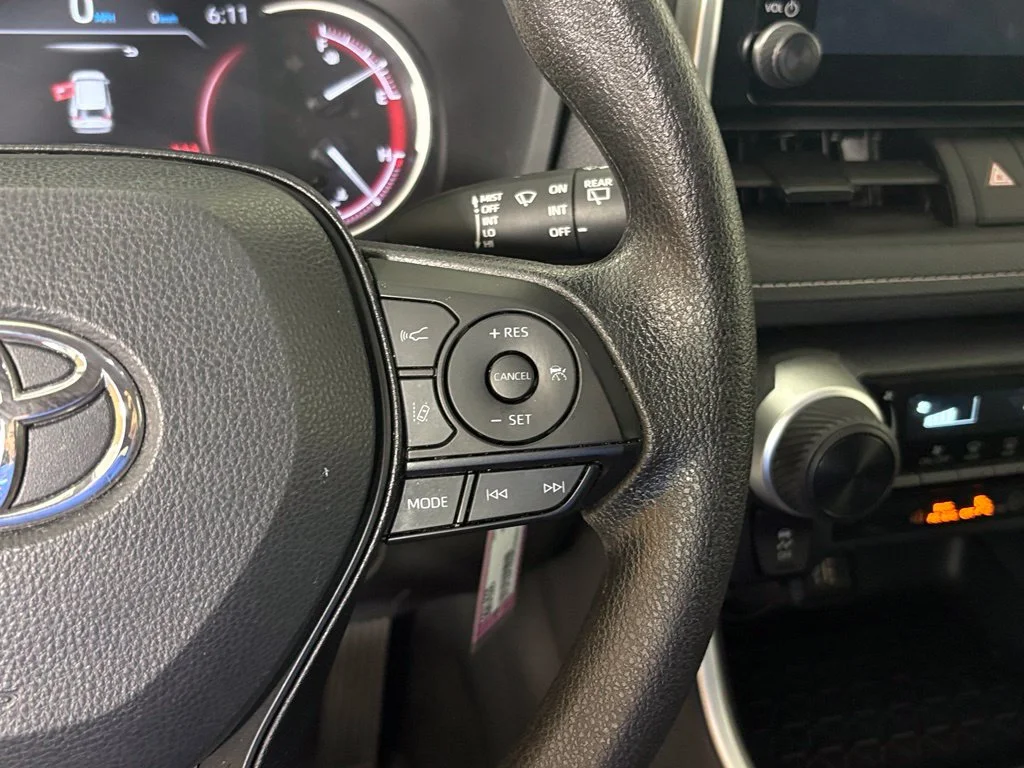 Used 2025 White Toyota LE image 19