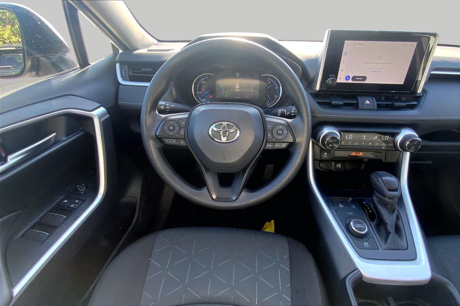Used 2025 Ice Cap Toyota Hybrid XLE image 4