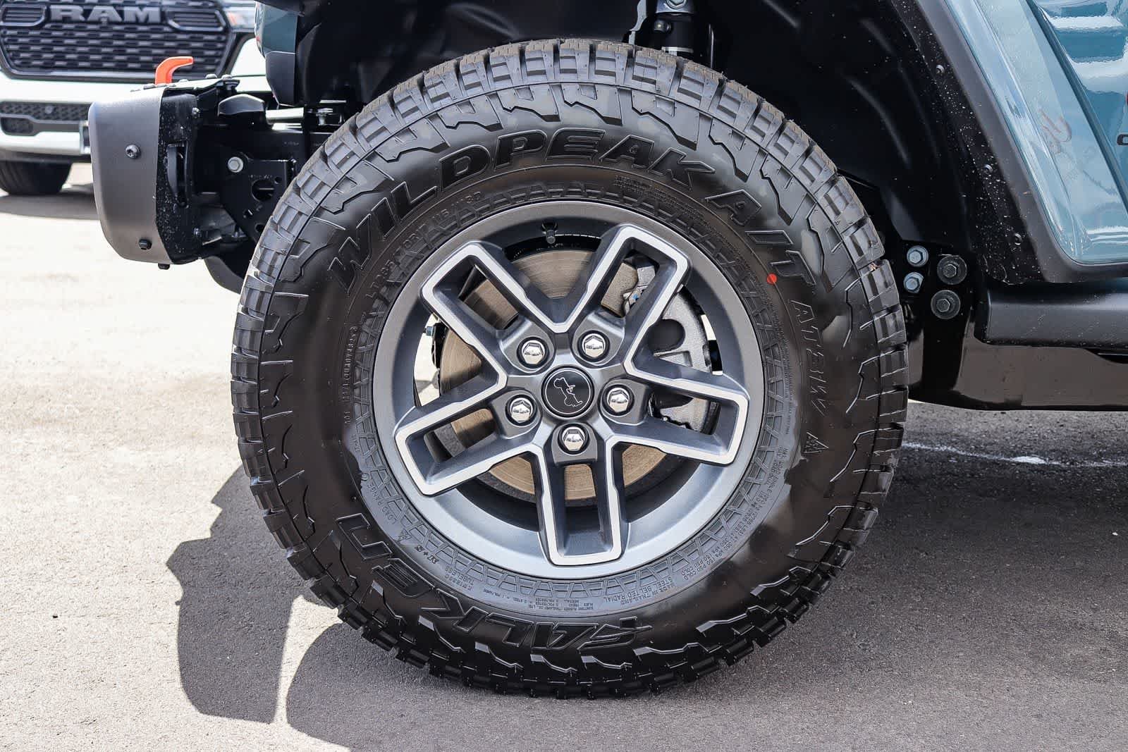 New 2026 Anvil Clear-Coat Exterior Paint Jeep Mojave X image 11
