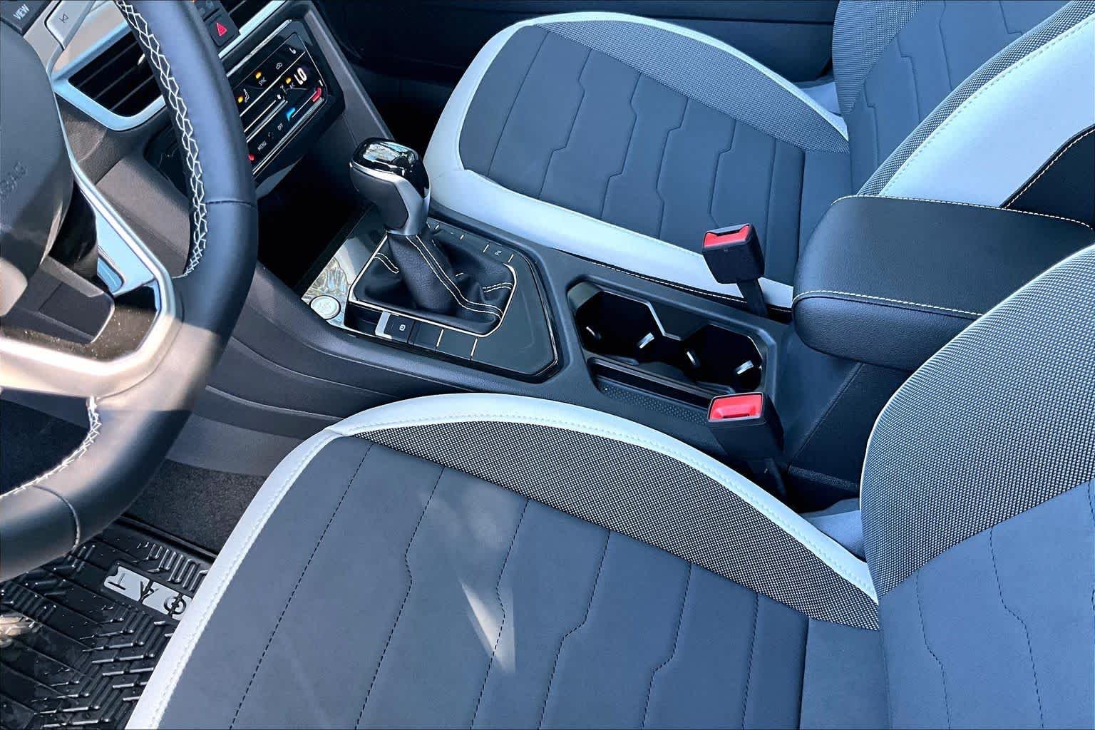 New 2026 Platinum Gray Metallic Volkswagen 1.5T SE image 7