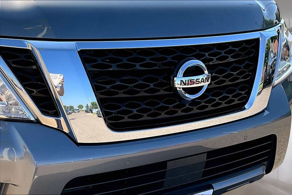 Used 2020 Gray Nissan Platinum image 31