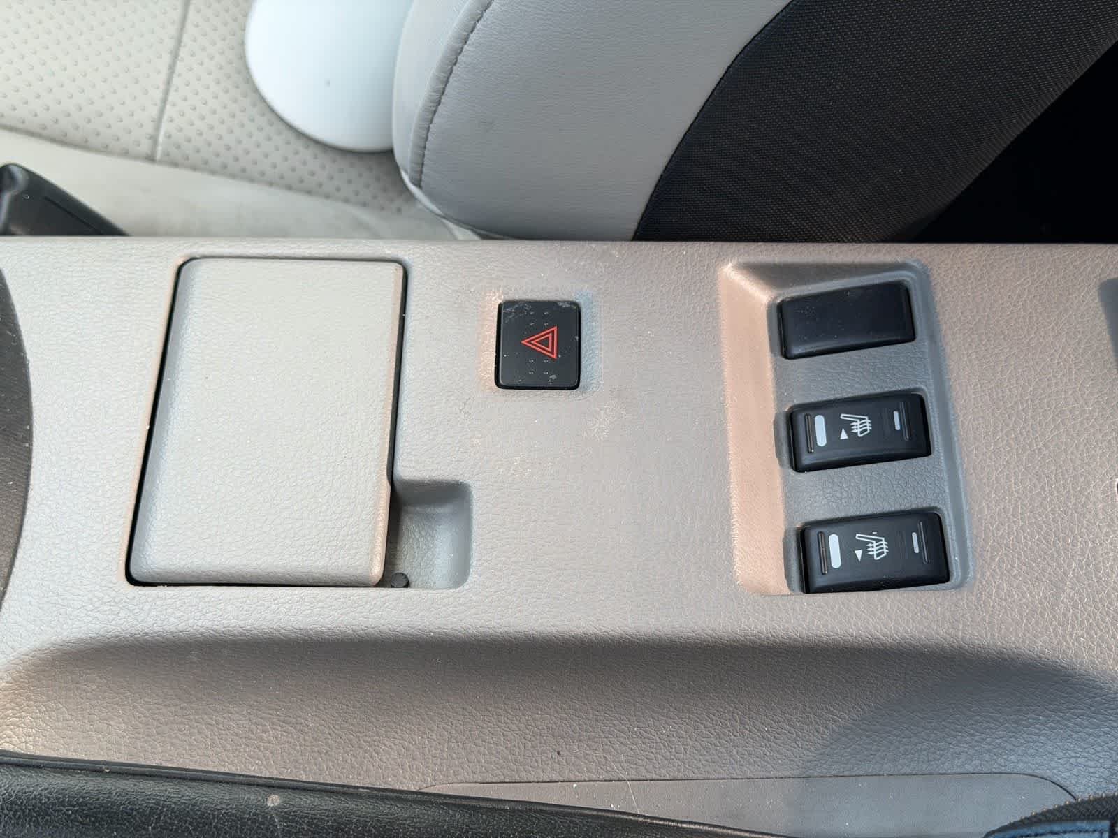 Used 2004 Pikes Peak White Pearl Nissan Touring image 20