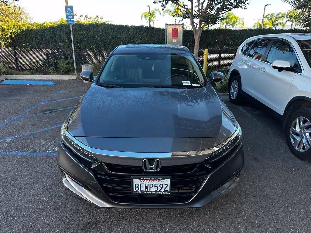 Used 2018 Modern Steel Metallic Honda Touring image 7