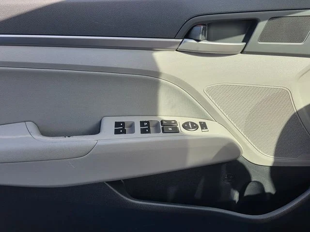 Used 2017 Blue Hyundai SE image 24