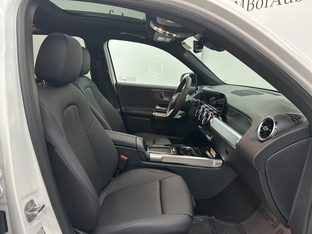 Used 2026 White Mercedes-Benz GLB 250 image 27
