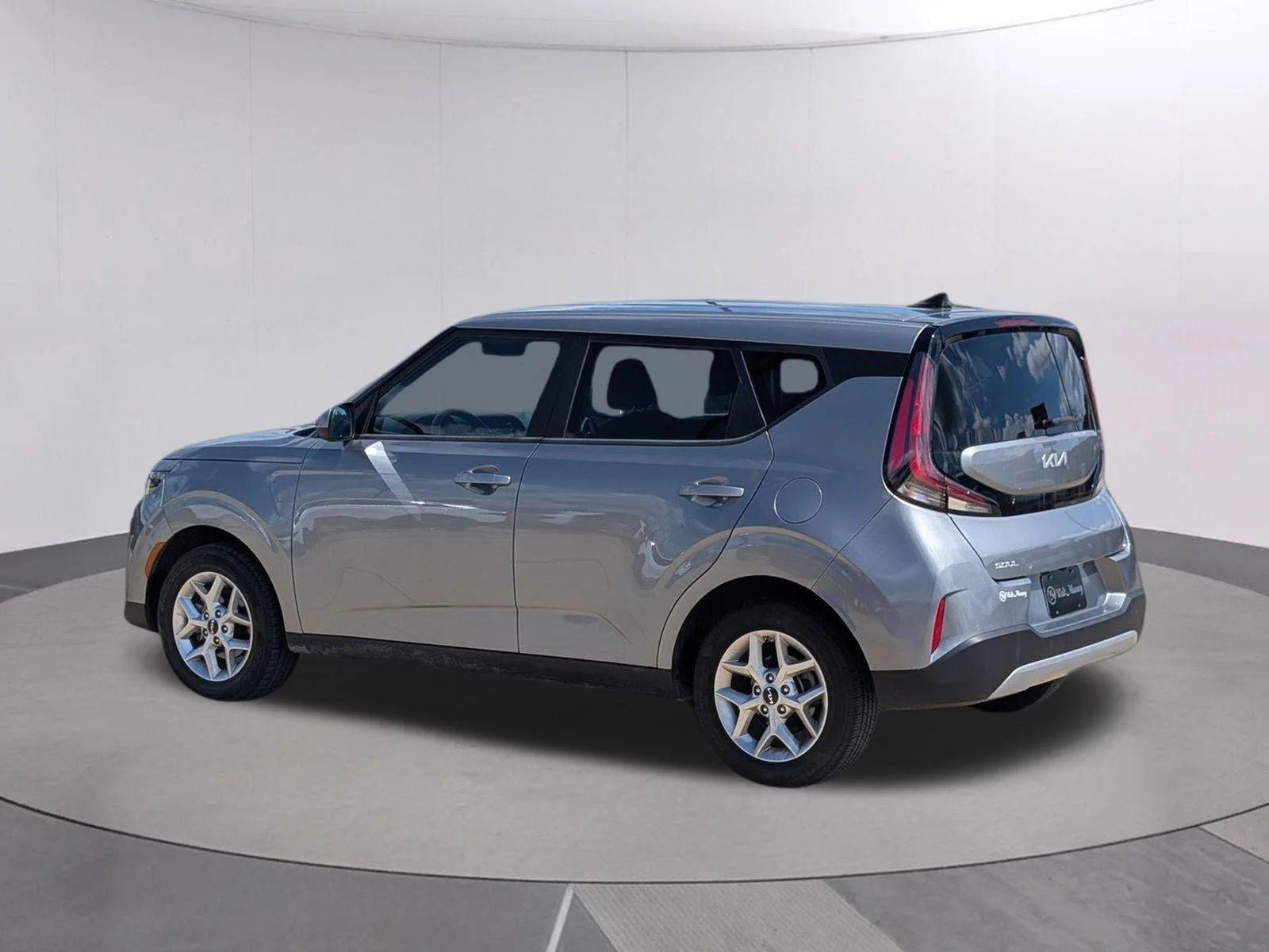 Used 2025 Steel Gray Kia LX image 8