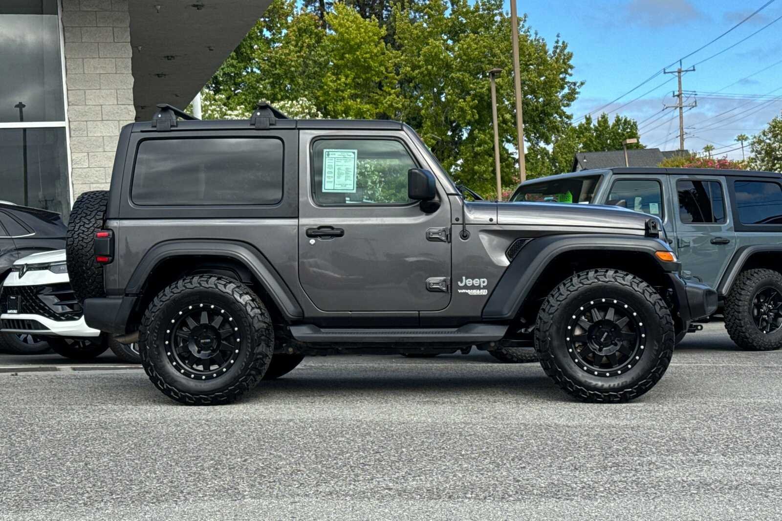Used 2019 Gray Jeep Sport S image 3