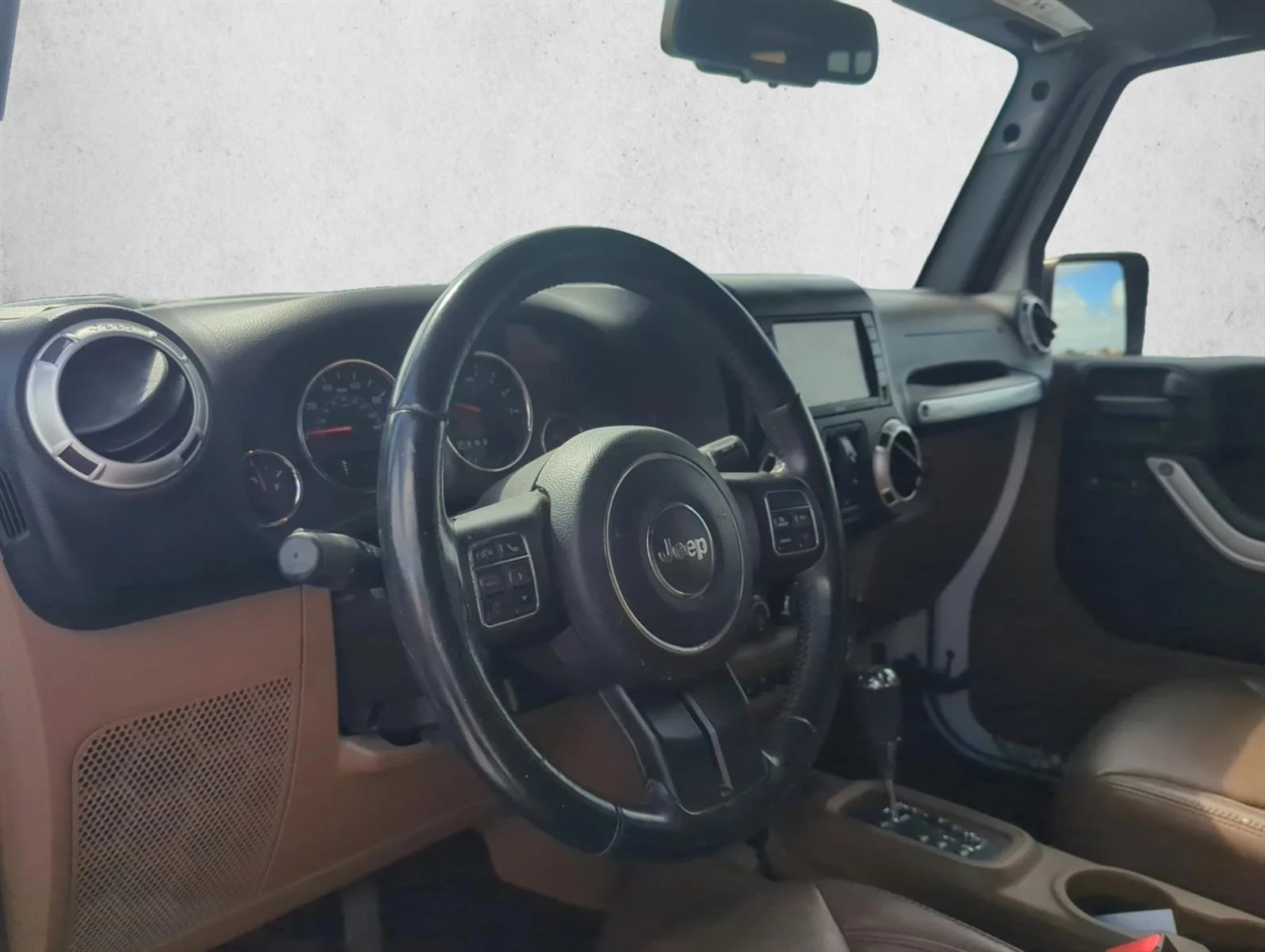 Used 2017 White JEEP  image 10