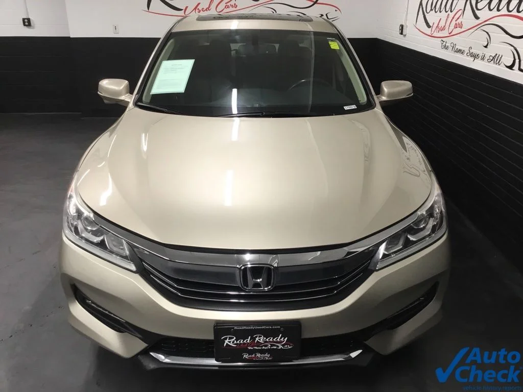 Used 2017 Beige Honda EX-L image 4