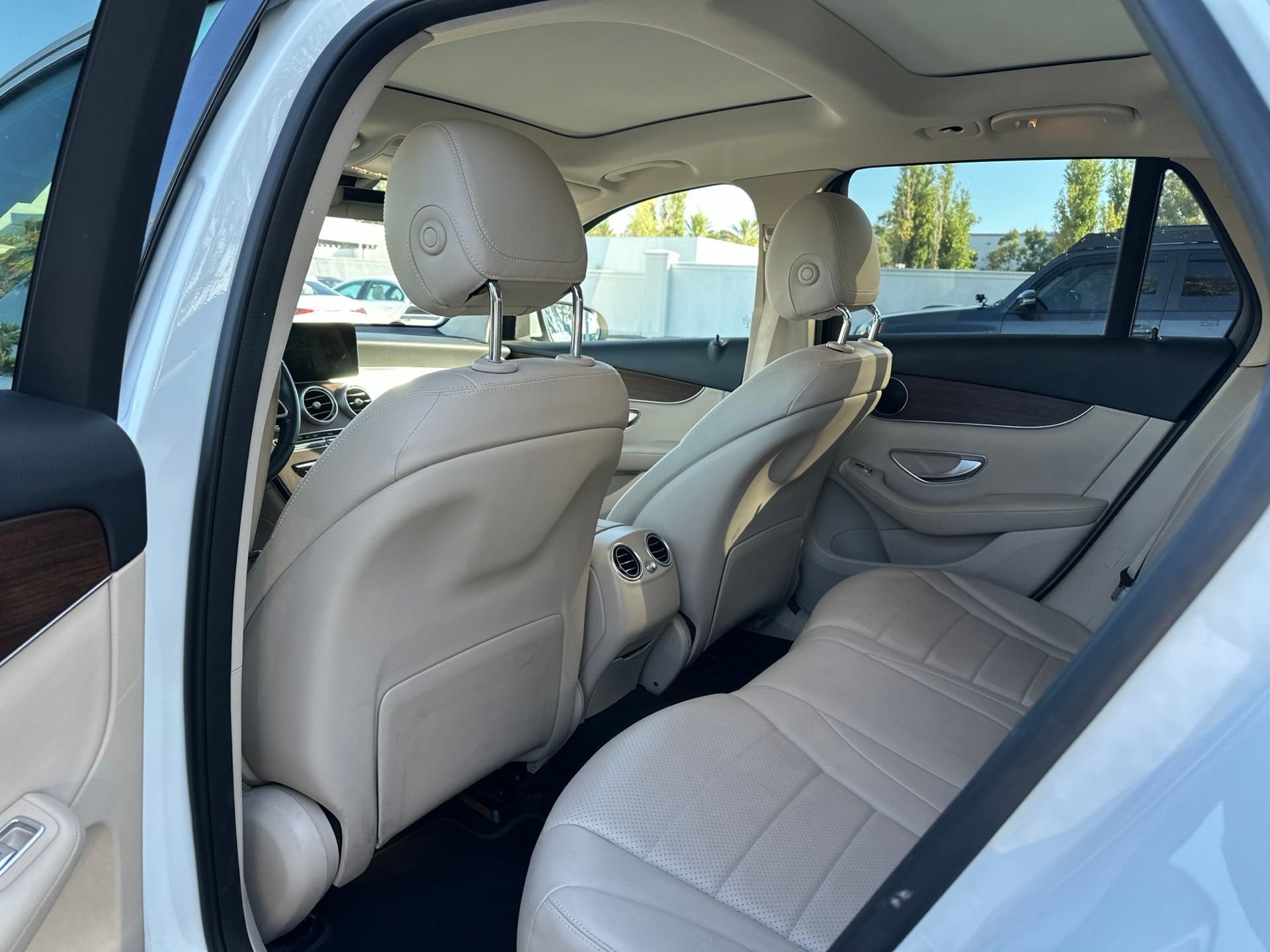 Used 2022 White Mercedes-Benz GLC 300 image 10