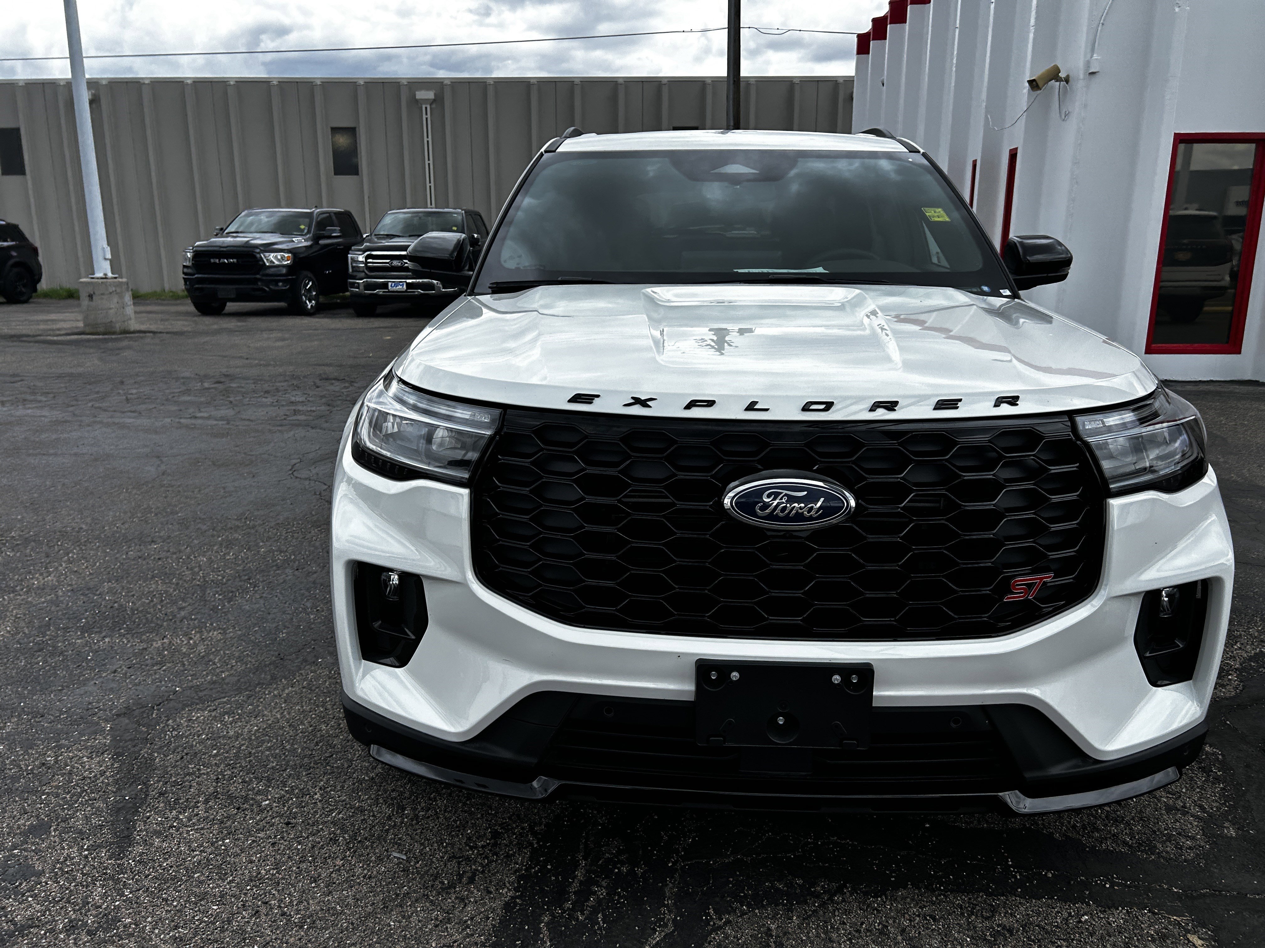 2025 Ford Explorer ST - Photo 9