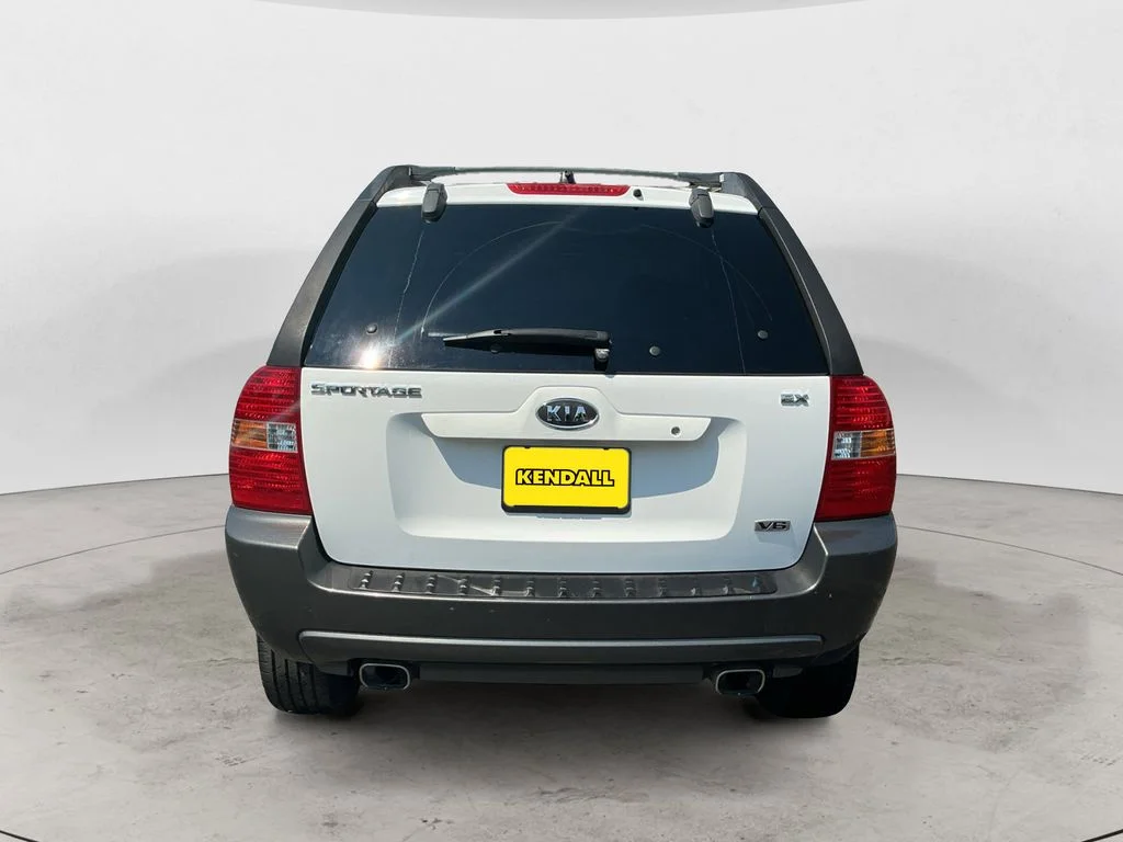 Used 2005 White Kia EX image 6