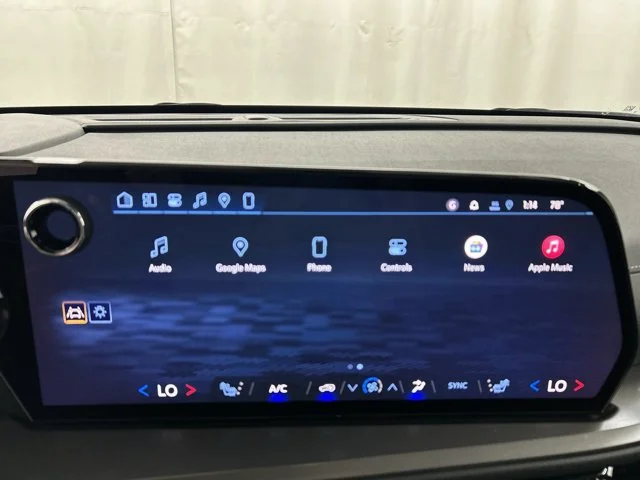 New 2027 Summit White Chevrolet LT image 17