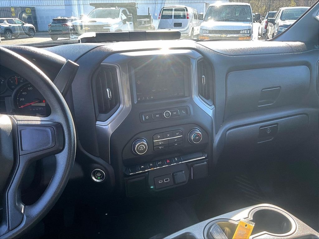 Used 2023 White Chevrolet Custom image 17