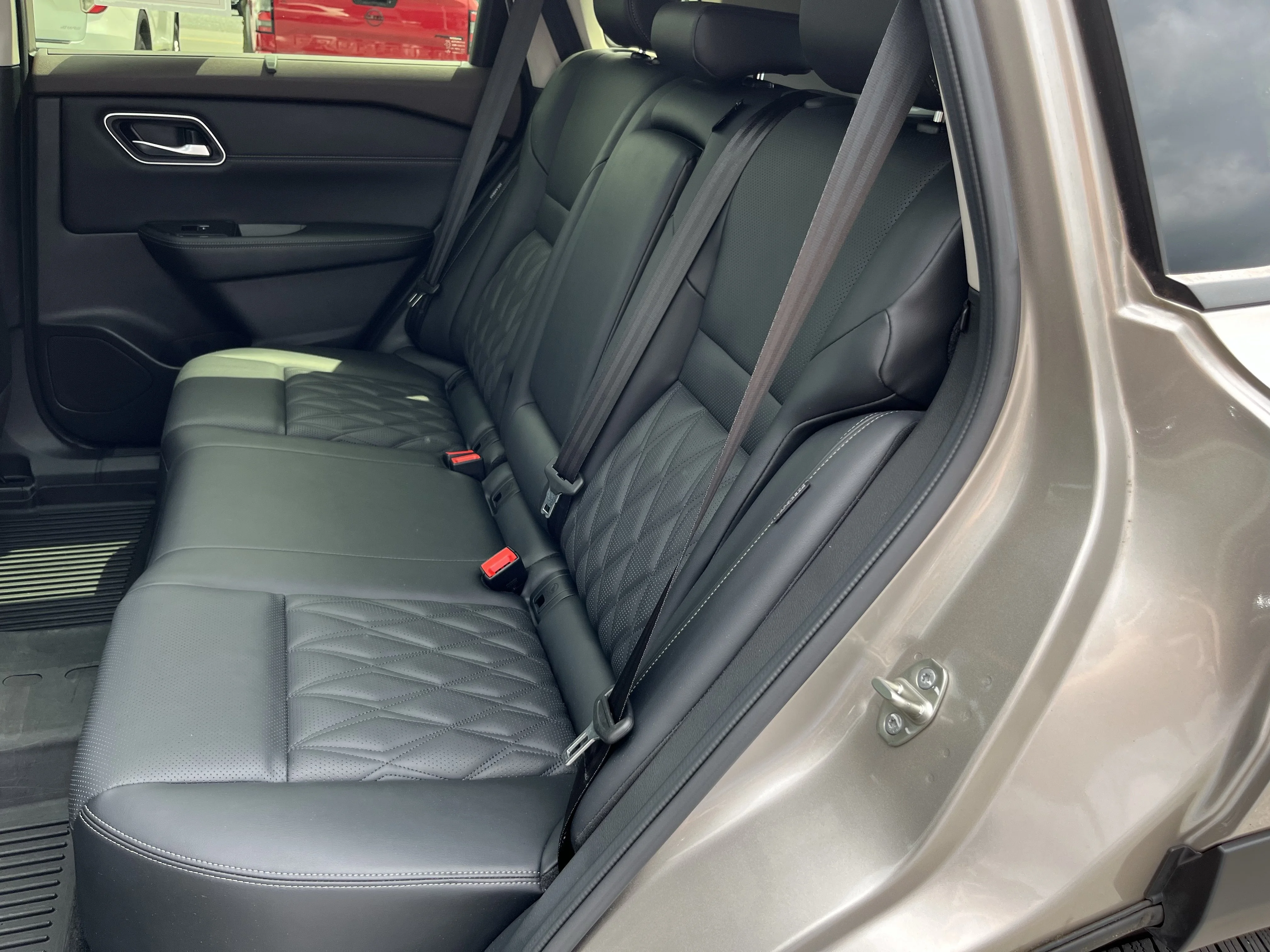 Used 2023 Champagne Silver Metallic Nissan Platinum image 18