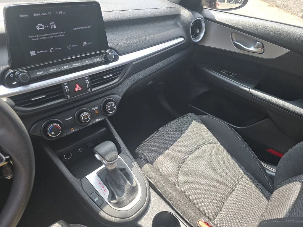 Used 2023 Red Kia LXS image 27