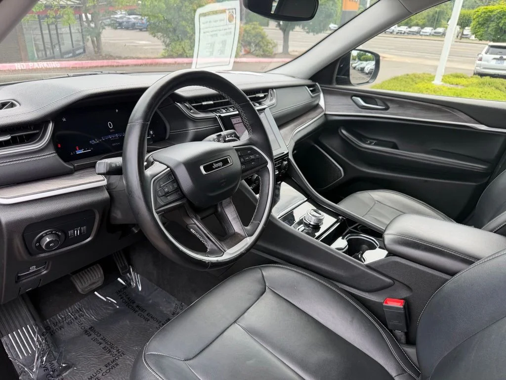 Used 2022 Diamond Black Crystal Pearlcoat Jeep Limited image 17