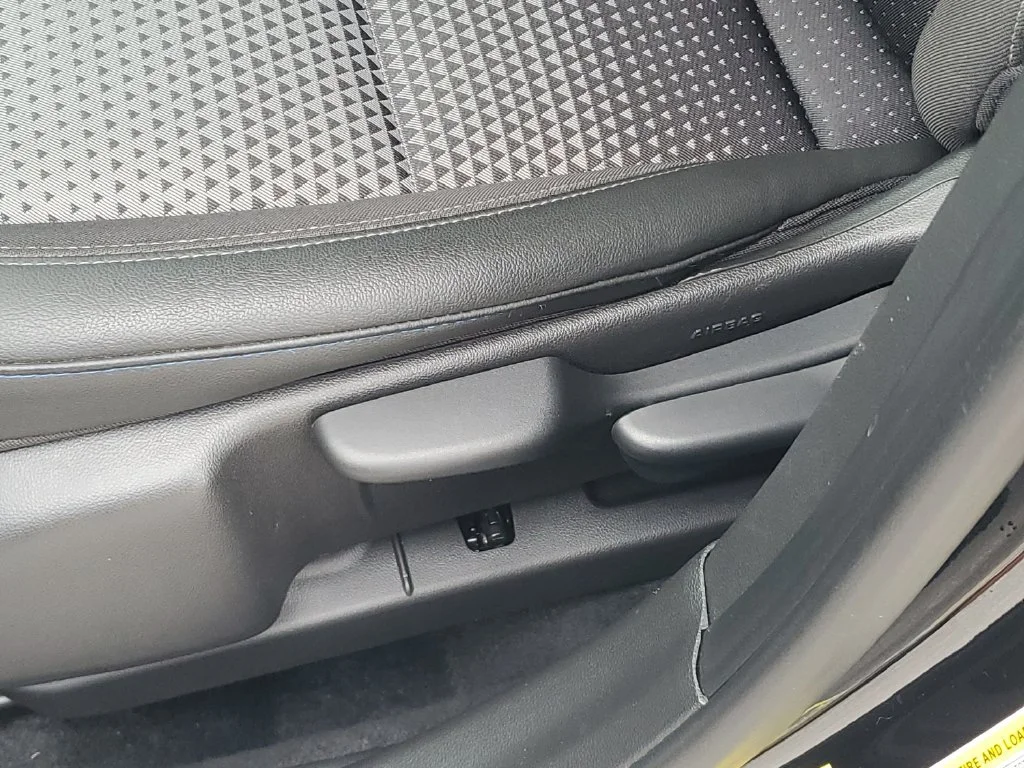 Used 2025 Mosaic Black Metallic Chevrolet LT image 19