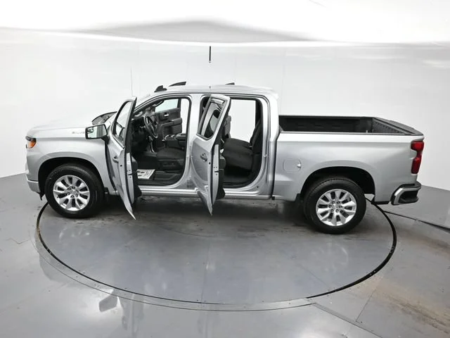 Used 2022 SILVER ICE METALLIC Chevrolet Custom image 38