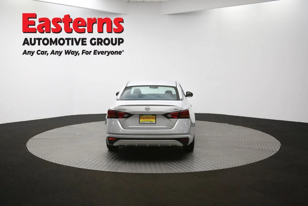 Used 2023 Silver Nissan 2.5 SR image 38