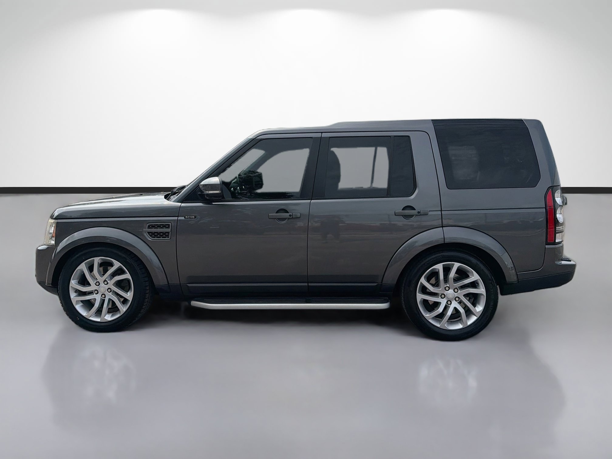 Used 2016 Gray Land Rover HSE image 2