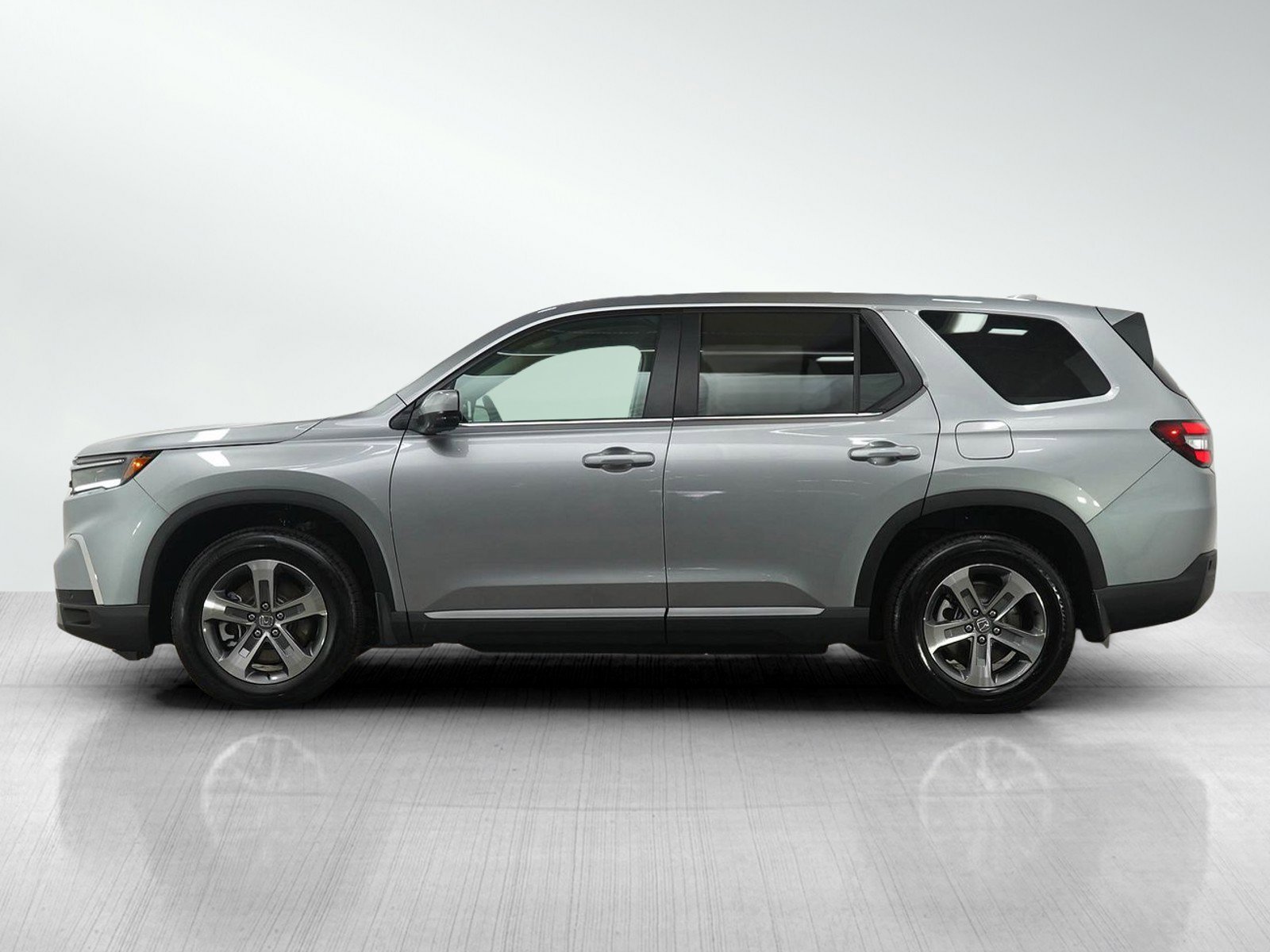 Used 2025 Honda Pilot EX-L with VIN 5FNYG1H47SB010928 for sale in Burnsville, Minnesota