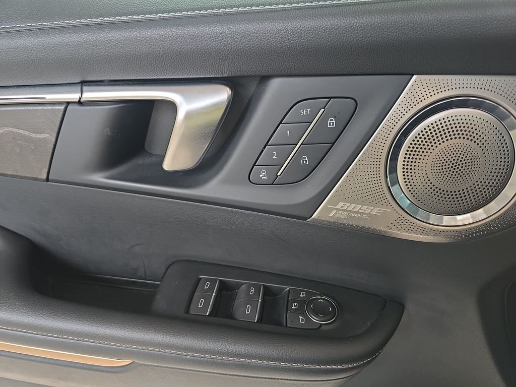 Used 2025 White Buick Avenir image 30