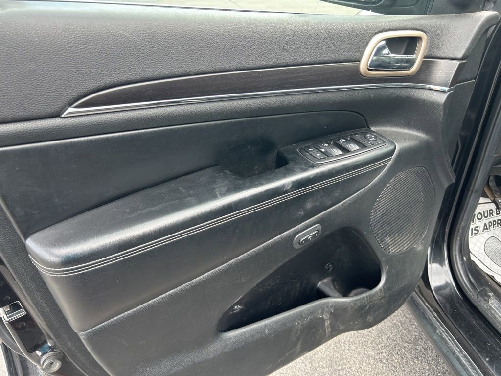 Used 2014  Jeep Limited image 11