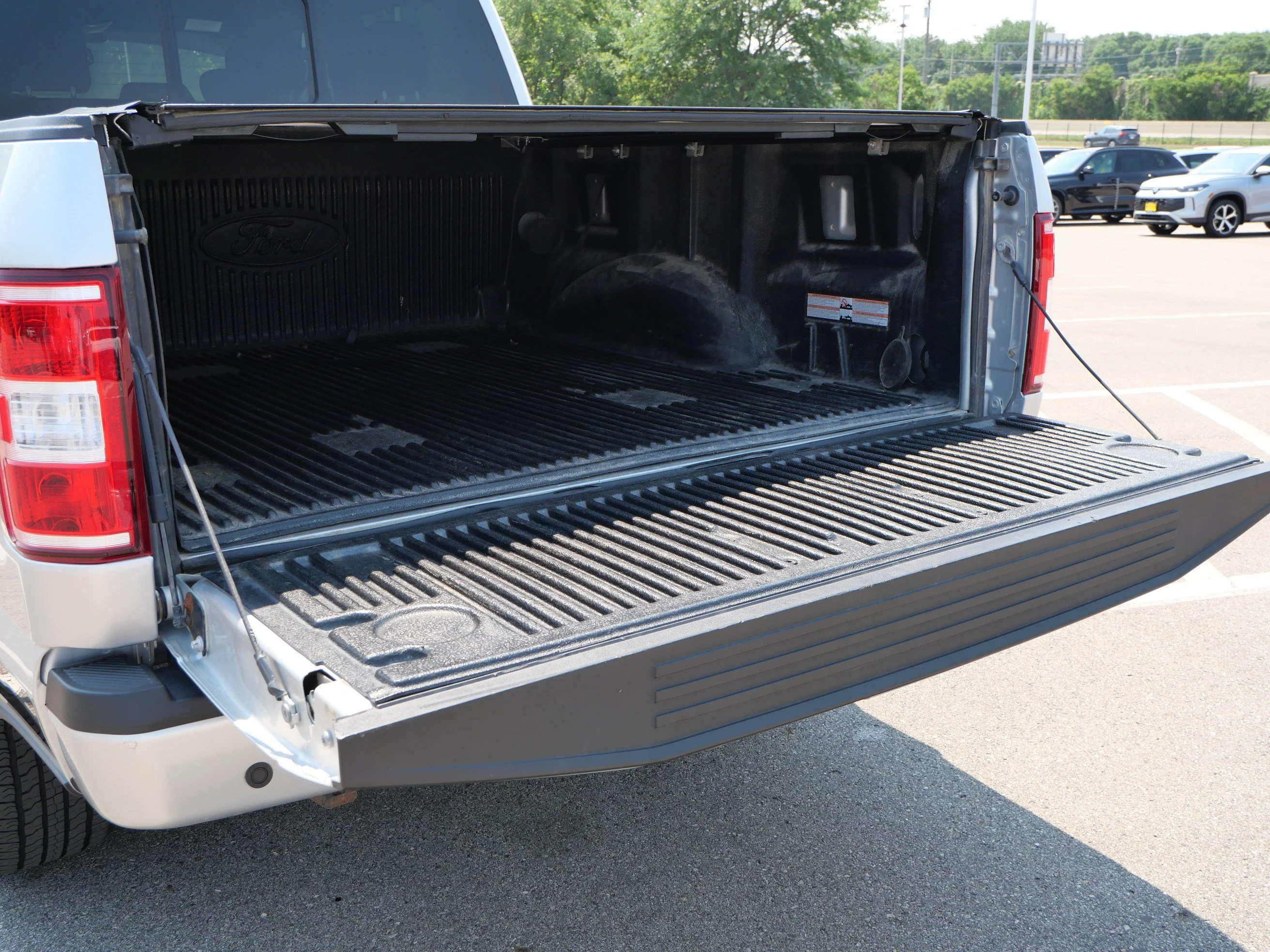 Used 2018 Ingot Silver Metallic Ford XLT image 18