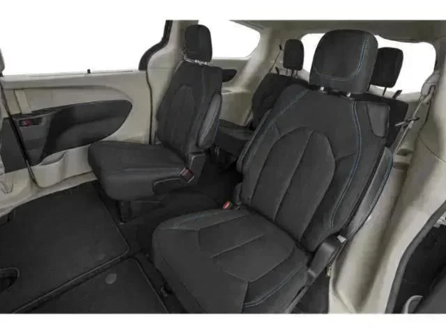 Used 2023 White Chrysler Limited image 13