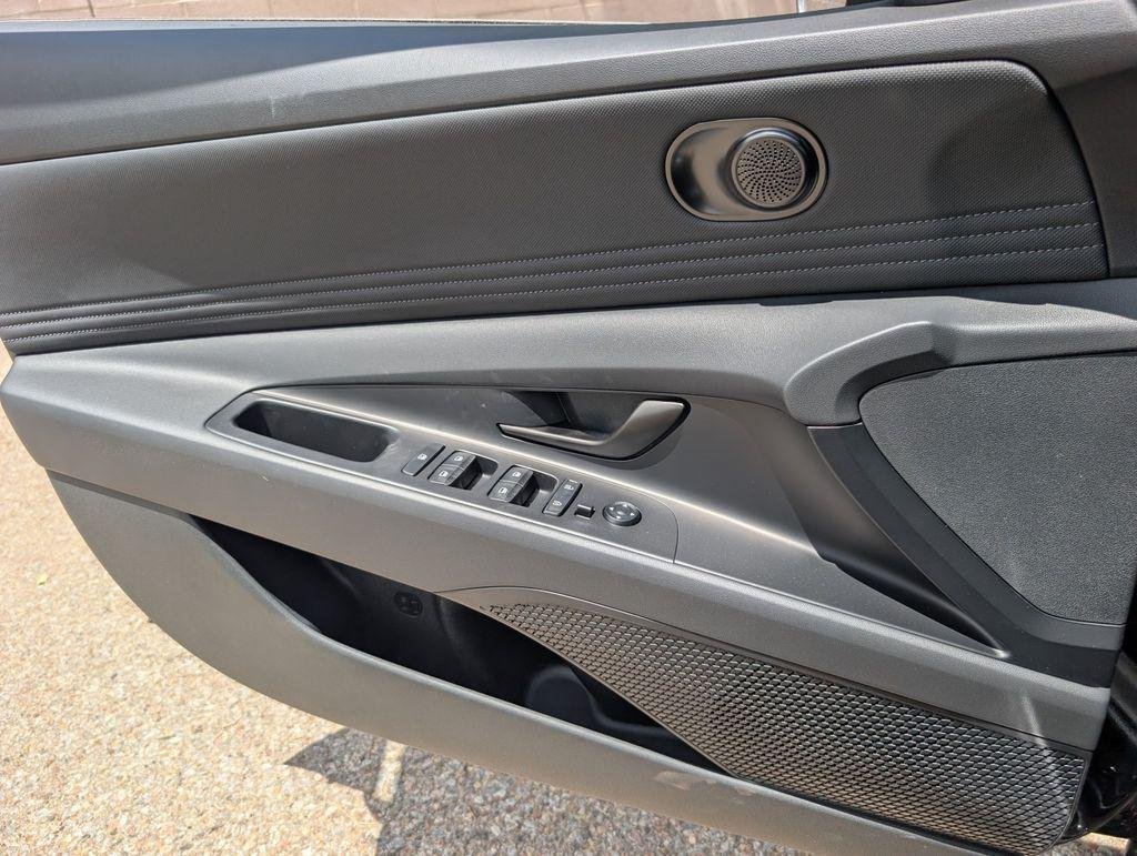 2025 Hyundai Elantra SEL - Photo 19