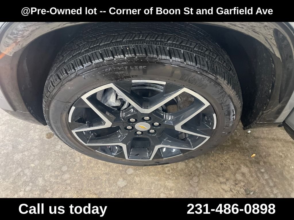 Used 2025 Gray Chevrolet High Country image 11