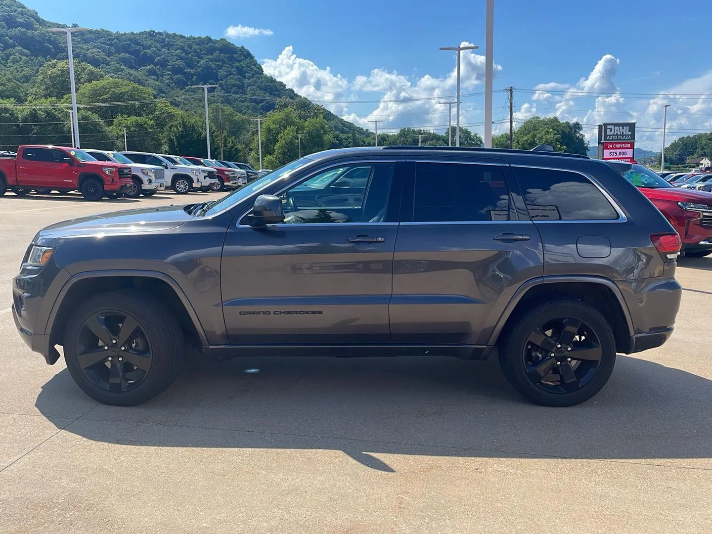Used 2015 Gray Jeep Altitude image 6