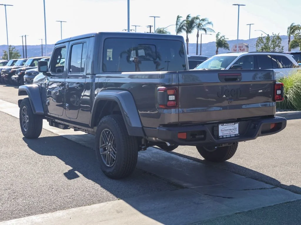 New 2026 Granite Crystal Metallic Clearcoat Jeep Sport S image 5