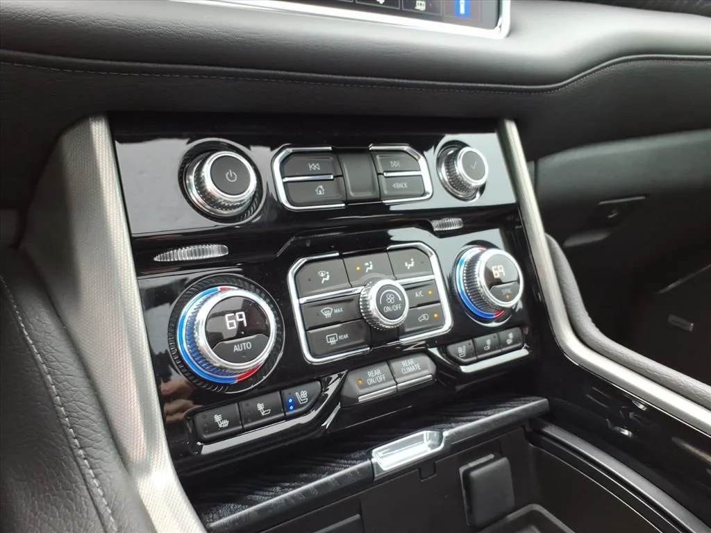 Used 2024 Black GMC Denali image 26