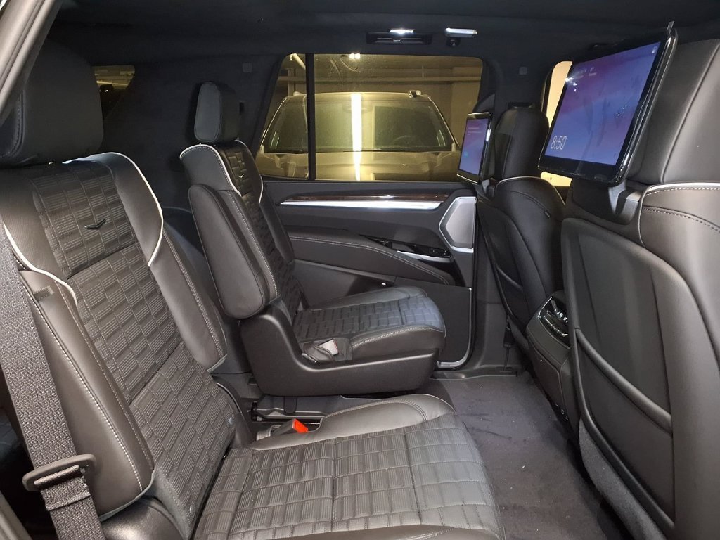 2027 Cadillac Escalade Platinum Sport - Photo 7