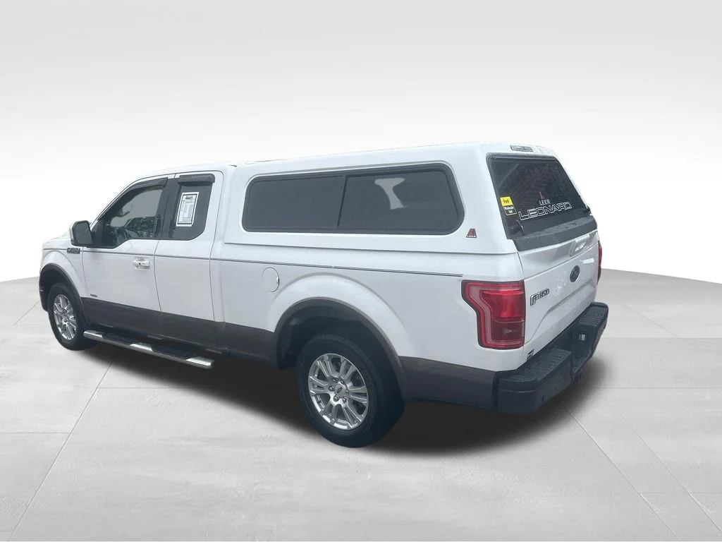 Used 2015  Ford Lariat image 18