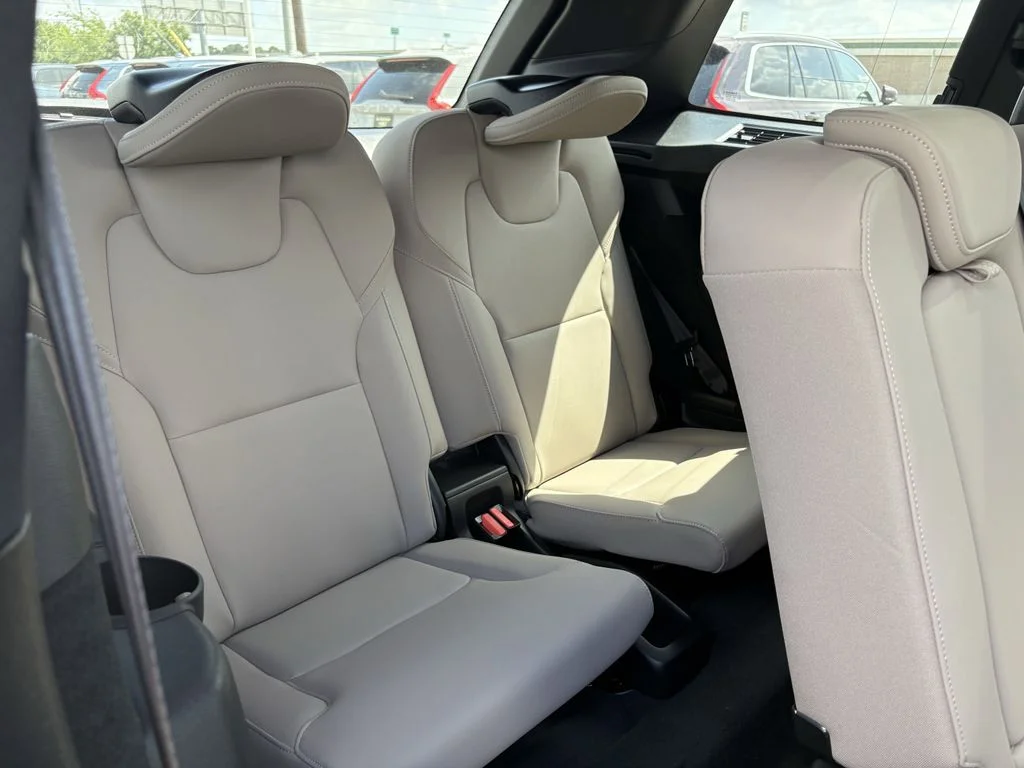 2026 Volvo XC90 Plus - Photo 27