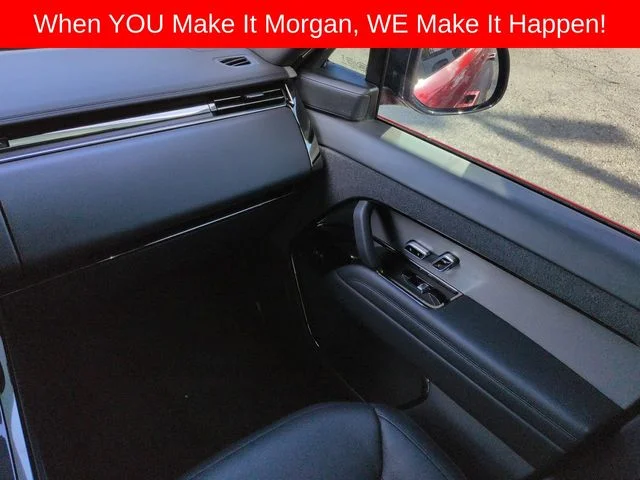Used 2025  Land Rover Dynamic SE image 19