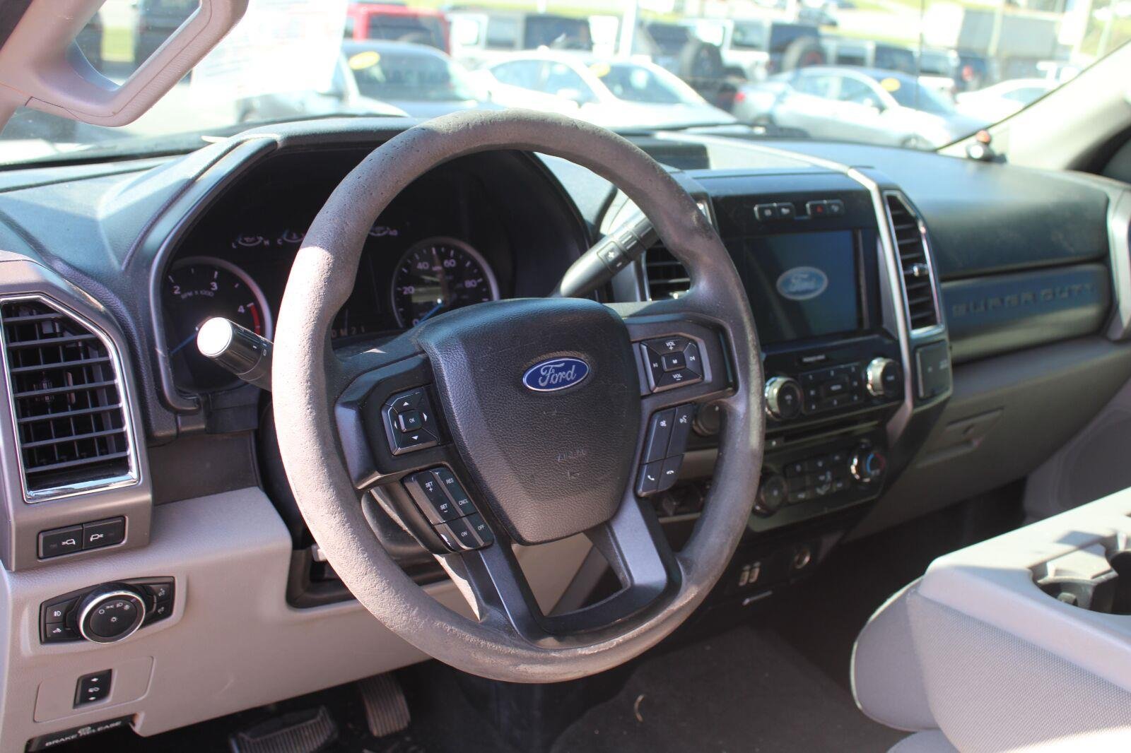 Used 2017 Oxford White Ford XLT image 9