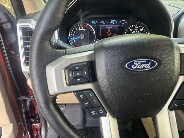 Used 2017  Ford Lariat image 17