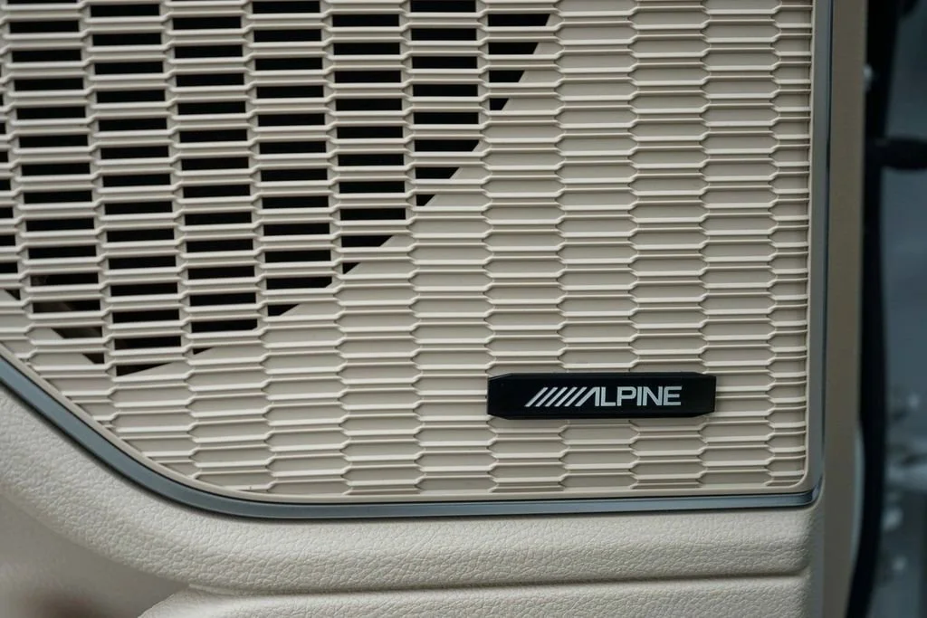 Used 2022 Bright White Clearcoat Jeep Limited image 14