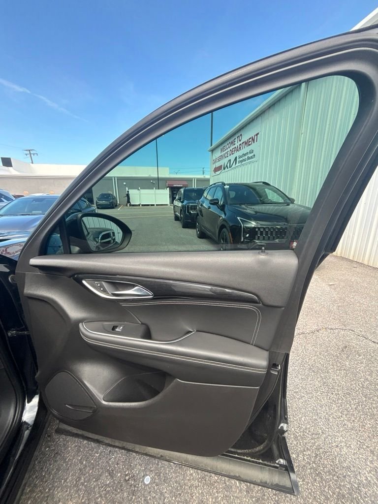 Used 2023 Black Buick Essence image 23